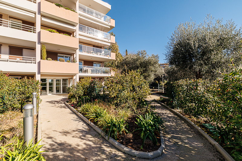 Av General Heusch 16-18, Juan les Pins, 2 Bedrooms Bedrooms, ,2 BathroomsBathrooms,Lägenheter,Till salu,Av General Heusch,1376